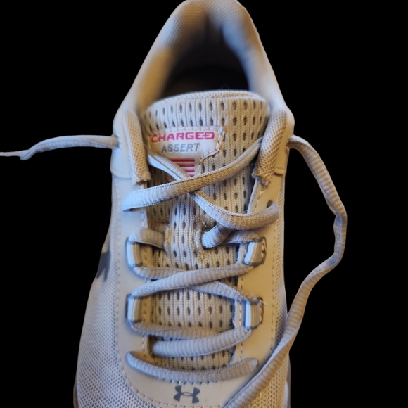 Under Armour Charged Assert Size 7 - Picture 4 of 9
